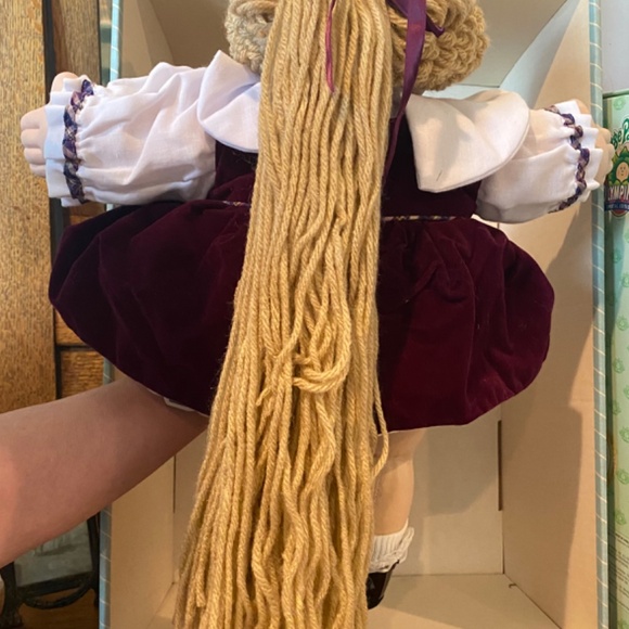 CABBAGE PATCH PORCELAIN FACED DOLL - Picture 4 of 4